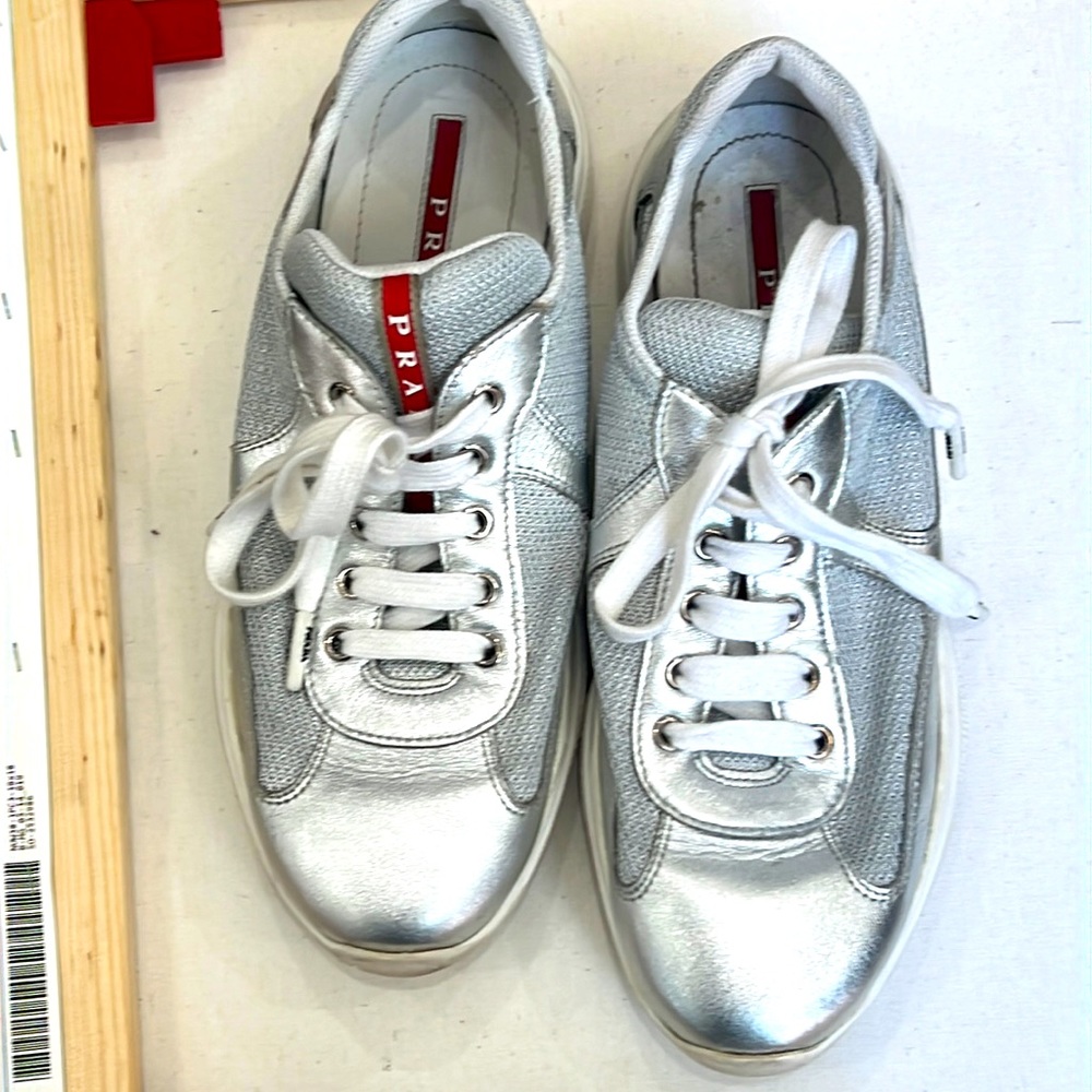 Silver Prada shoes size is in European 39